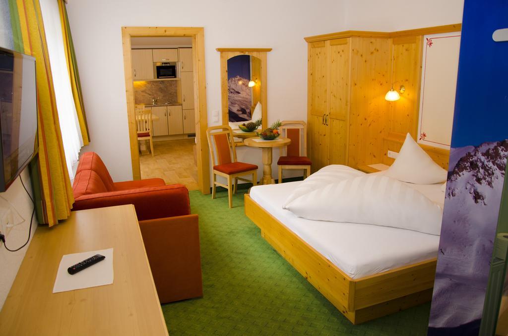 Hotel Garni Alpenblick Ишгъл Екстериор снимка