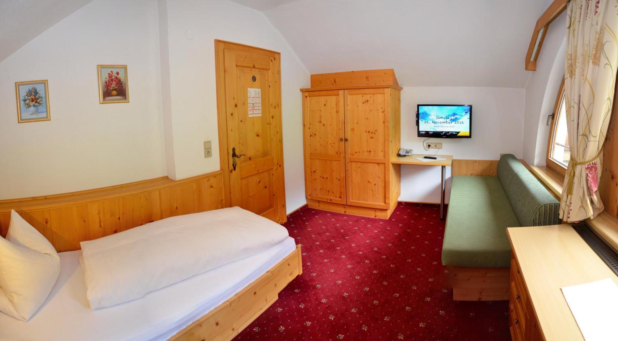 Hotel Garni Alpenblick Ишгъл Екстериор снимка