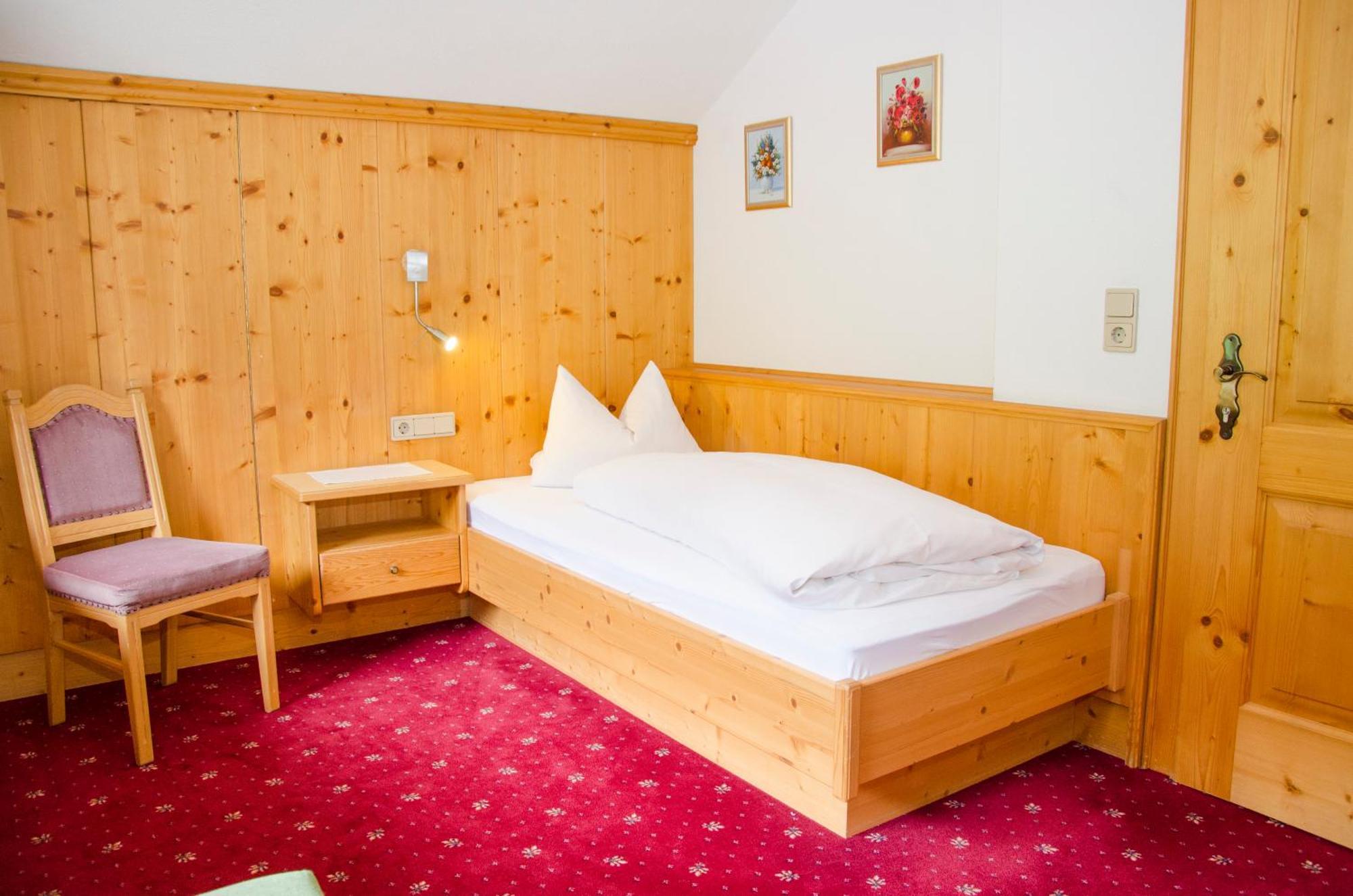 Hotel Garni Alpenblick Ишгъл Екстериор снимка