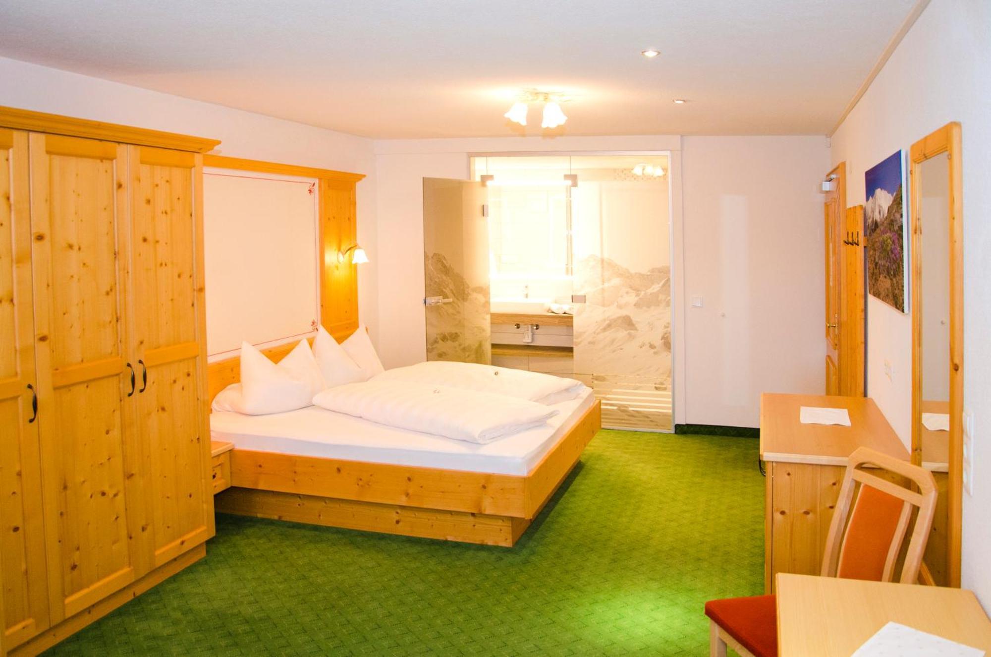 Hotel Garni Alpenblick Ишгъл Екстериор снимка