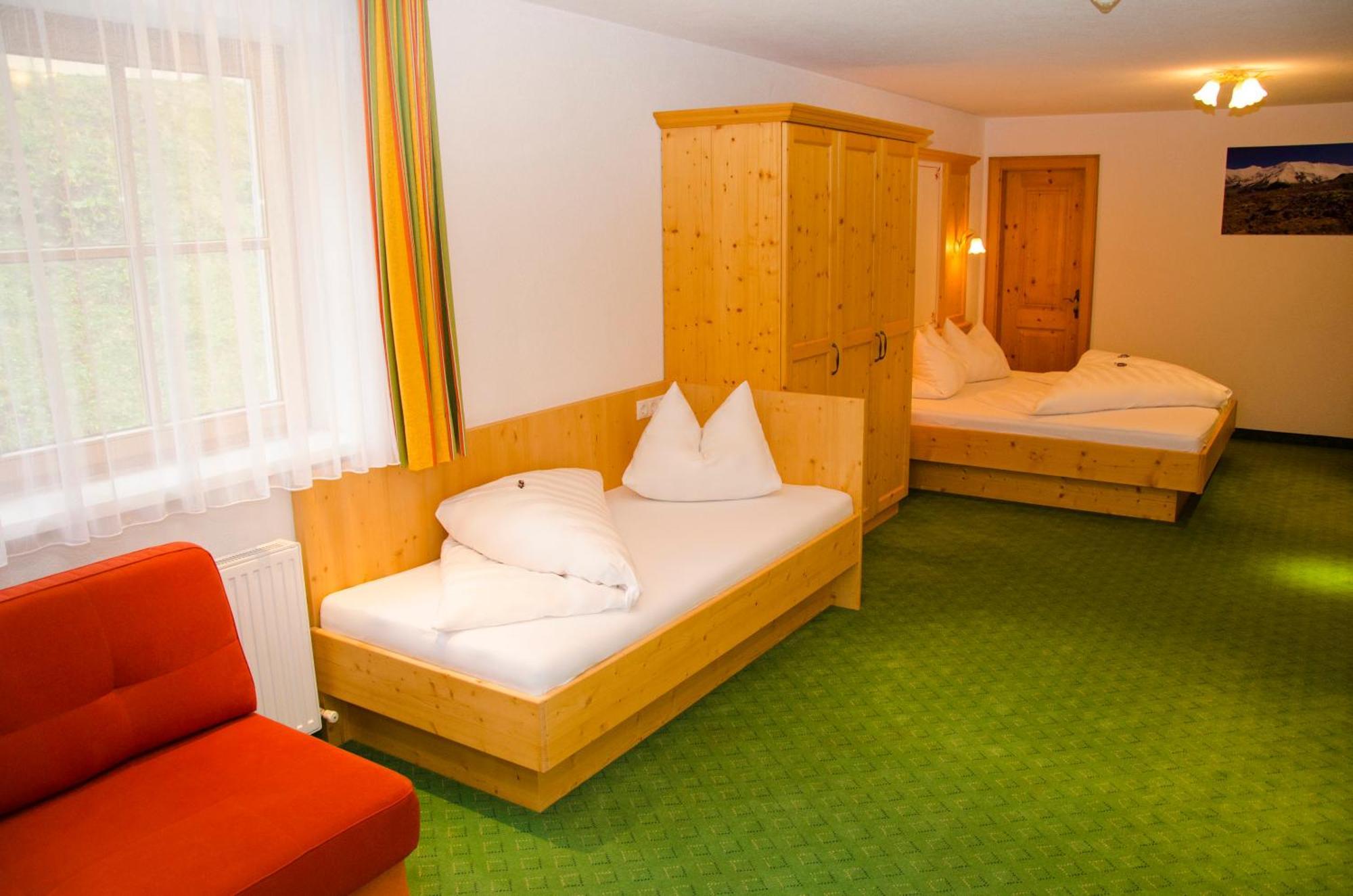 Hotel Garni Alpenblick Ишгъл Стая снимка